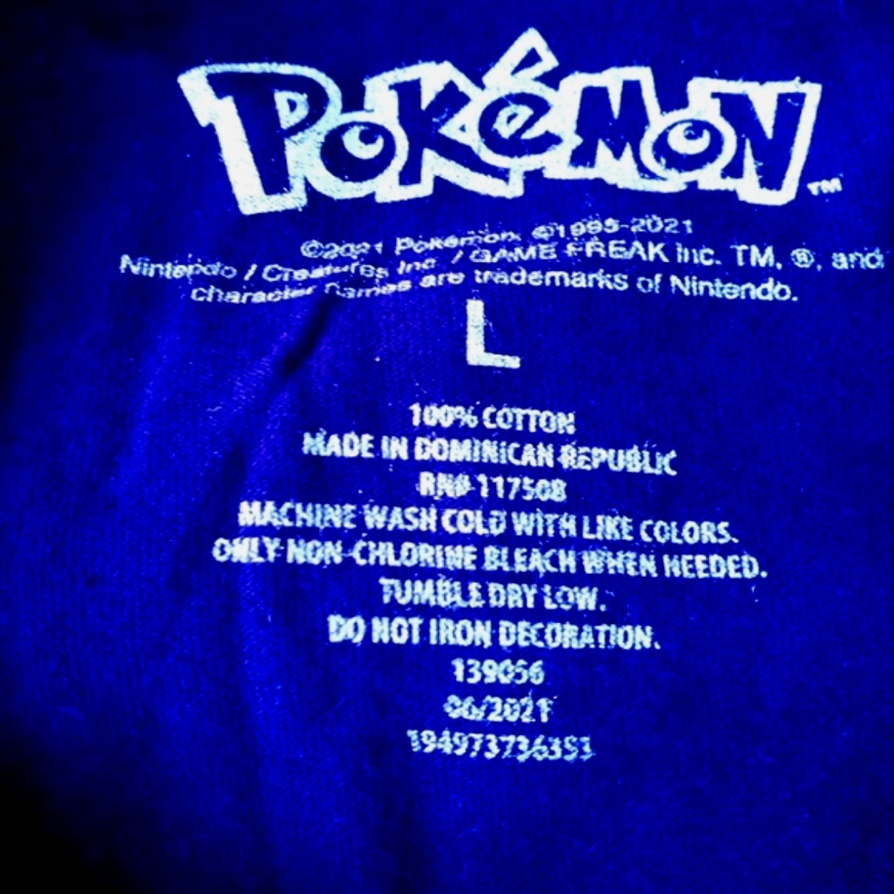 Pikachu T-Shirt - Picture 3 of 4